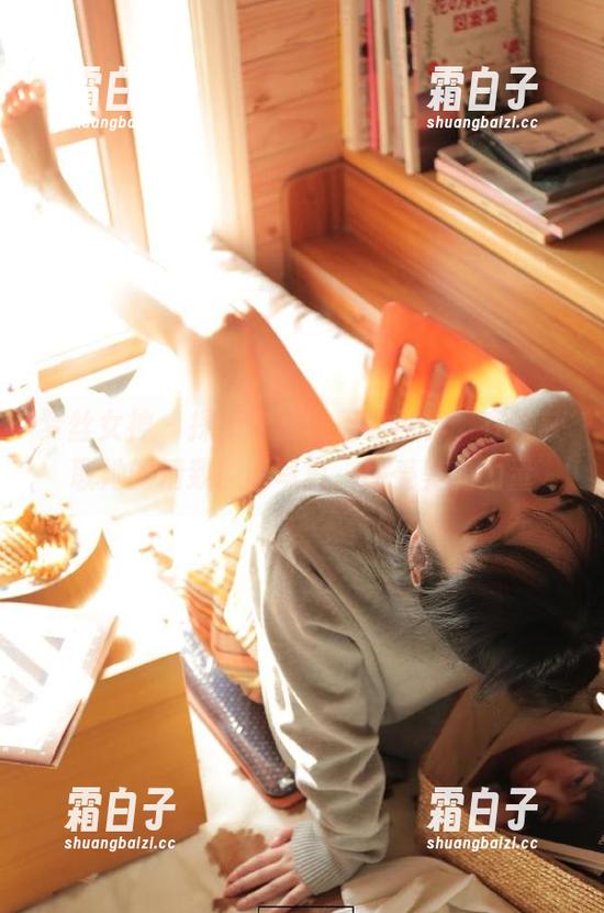 梦丝女神 - 探索宁夏的天台世界，在线获取她的精致原图写真，感受美的力量