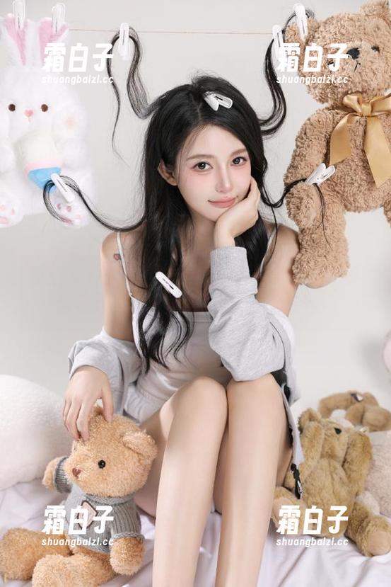 梦丝女神 - 玥玥黑丝独家揭秘：精彩写真合集分享，一起探索时尚新趋势！