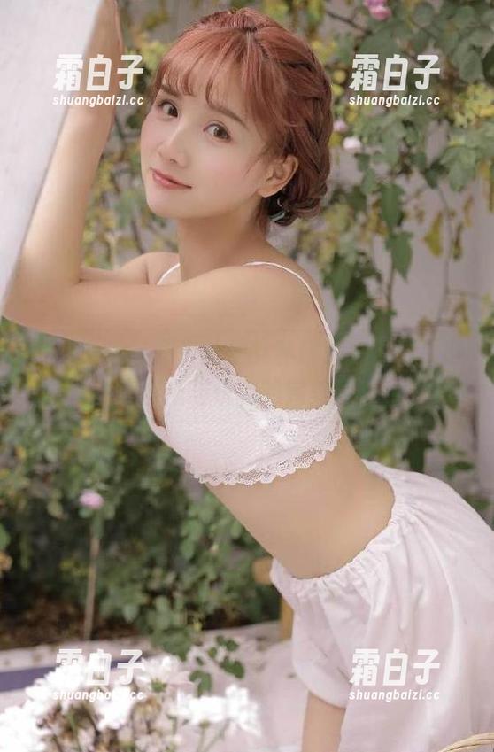 梦丝女神 - 尽享莹仙女私拍女仆美图，邂逅清新与优雅的完美时刻