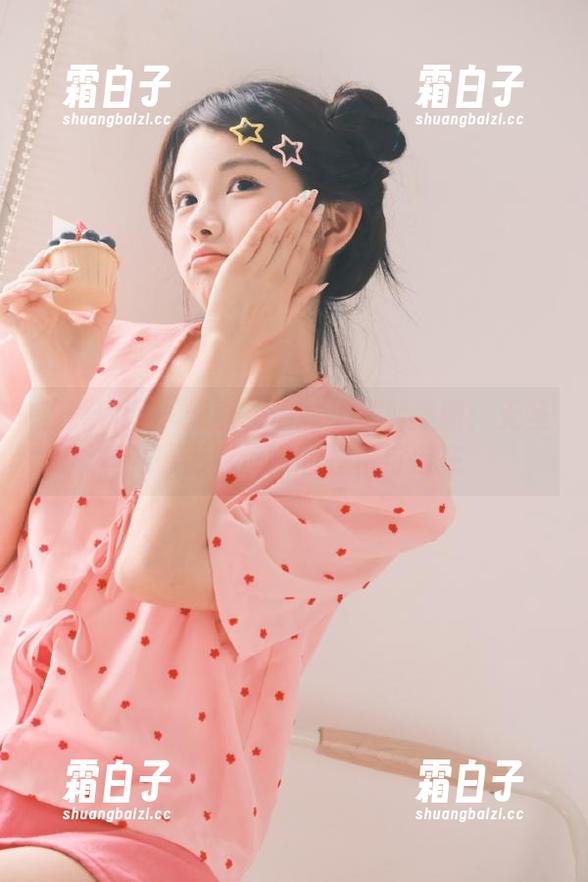森萝财团 - 探索卉子的牛仔裤美图：无圣光摄影展示她的轻松与自在