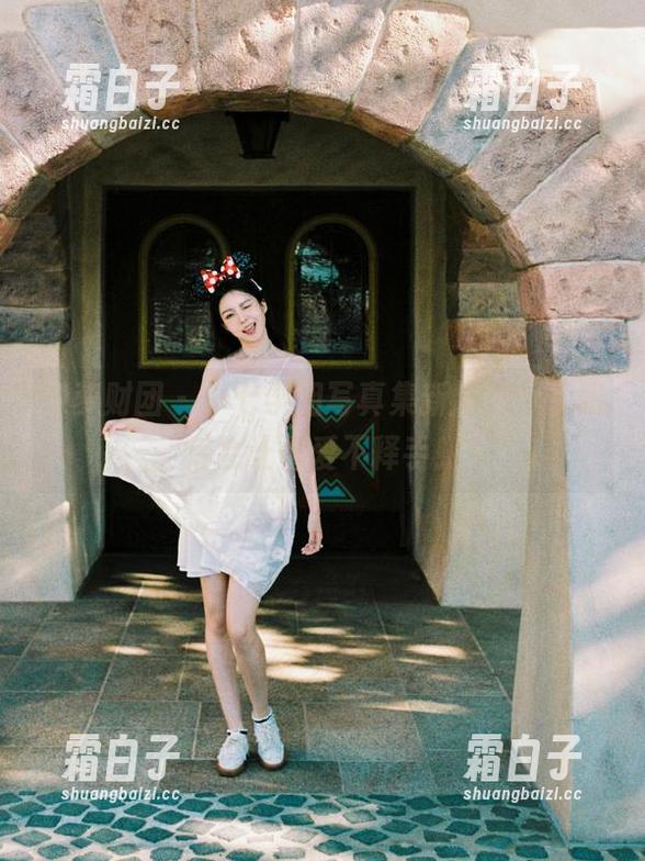 森萝财团 - 小七学姐写真集新风格，下载后会让你爱不释手！
