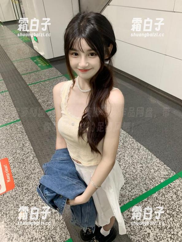 森萝财团 - 默陌的美脚写真作品网盘，带你领略别样的足部风情！