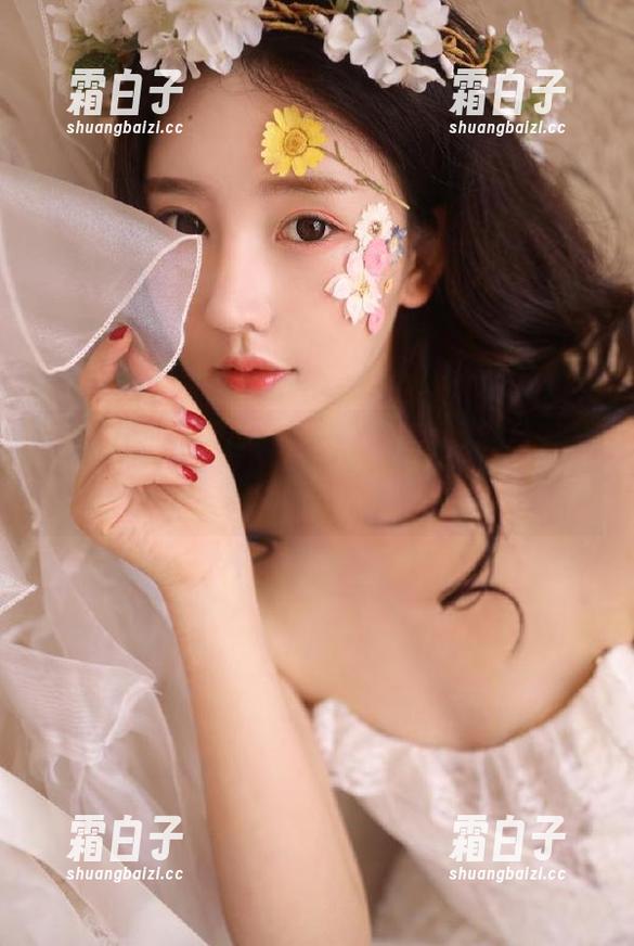 超人气森萝财团黑丝白丝外拍图包，无圣光效果，一次满足你的视觉需求！
