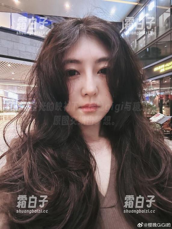 在无圣光的映衬下，樱晚gigi与糖.芯的原图交织出梦想。