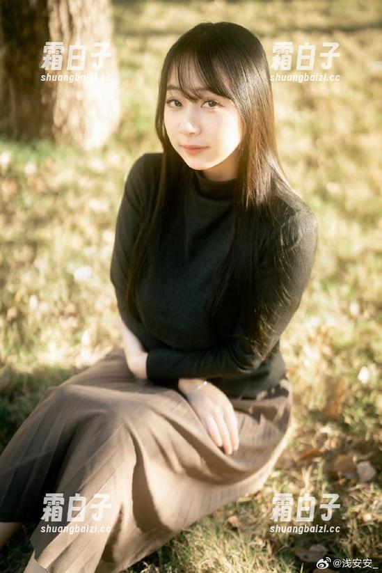 浅安安的JK写真，一张张照片让你欲罢不能的少女心！