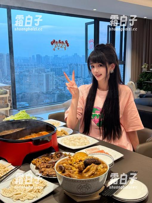 物恋传媒-小茶 物恋传媒 - 小茶诚意奉献:全新更新奶牛套图,尽显优雅气质