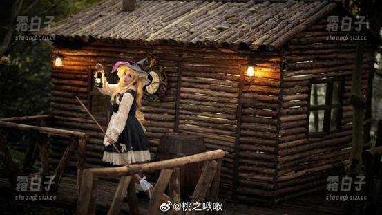 猫田圣奈奈的连体衣美图，笑着说我也是写真界的‘颜值担当’