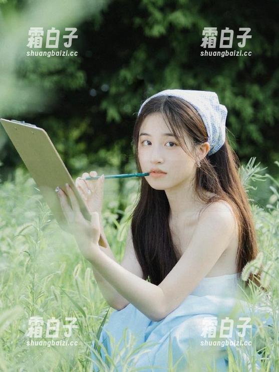 甜予摄影 - 璇璇的全套透明高跟鞋写真：光鲜背后的自嘲与幽默