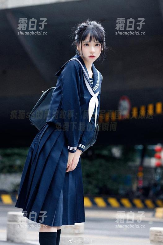 疯猫ss的黑裙故事：民宿写真图集大放送，免费下载优雅瞬间