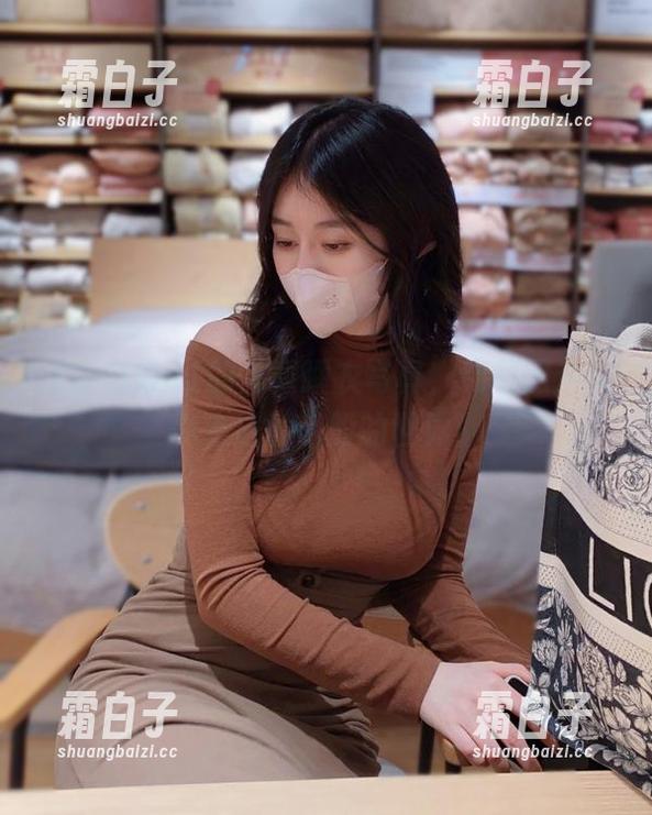 探索白银81的儿童睡衣写真，绚丽照片带你走进童话般的世界！