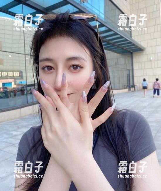 发现白银81透明服套图作品中隐藏的故事与情感表达