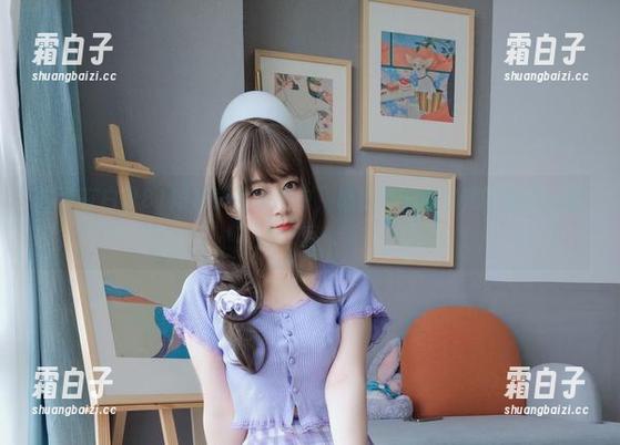 漫步在白银81短裙美图私拍中，感受每一寸时光的羞涩与美丽