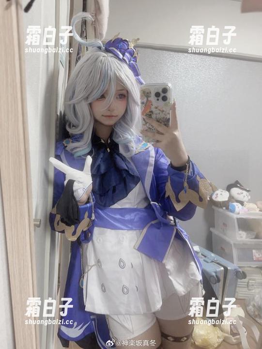 神楽坂真冬草莓蜜桃写真：分享她甜美瞬间的高清图片集