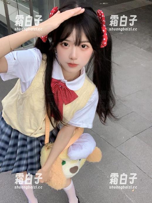 秀人网 - 不一样的tina甜仔福利：透视美脚写真带来的潮流风尚