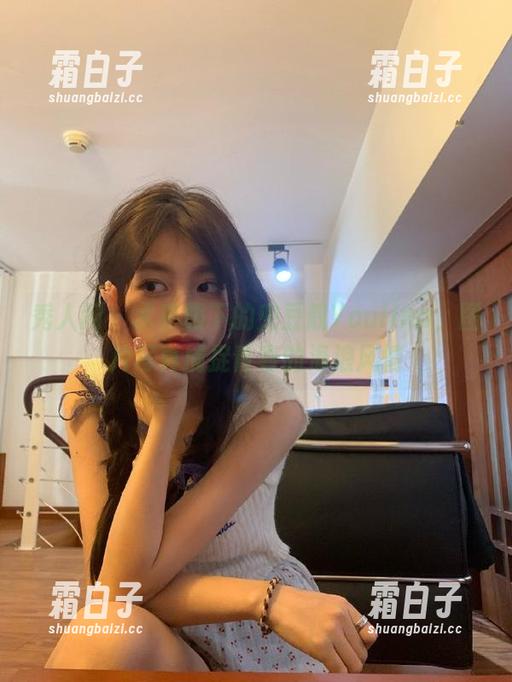 秀人网 - 水手服下的兜豆靓Youlina，图片写真捕捉青春的海浪风情