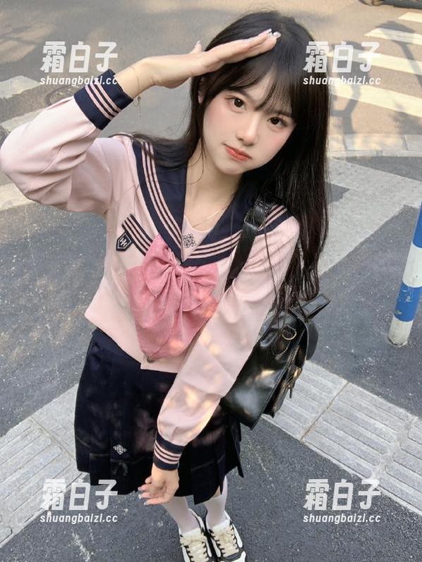 秀人网 - 精选写真画廊：周琰琳LIN的网袜风情，感受潮流的脉动