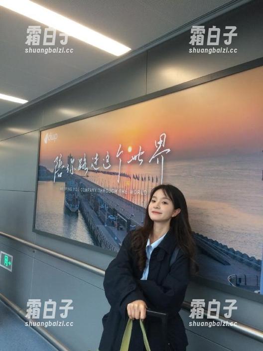 秀人网 - 跟随唐安琪短裙作品集，畅享最新时尚写真更新的无限魅力！