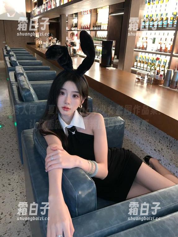秀人网 - 夏晓Maggy少女套图作品集：让你重新定义青春的色彩与情感