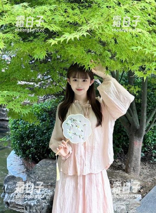 秀人网 - 大美媚京最新发布的护士写真集，感受白衣天使的真实魅力