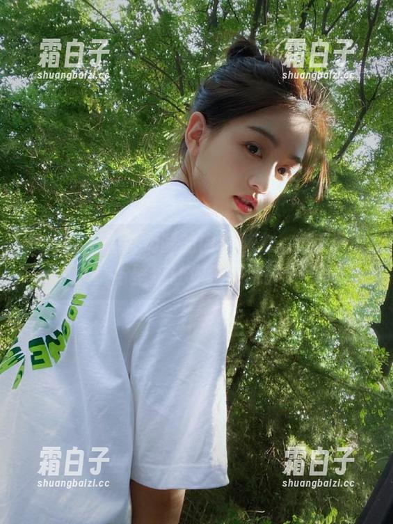 秀人网 - 探讨奶酥的内衣魅力，绝美写真与壁纸让你瞬间沉醉