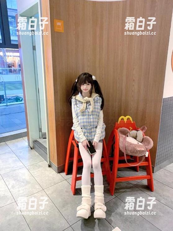秀人网 - 享受娜比的户外写真，免费拥抱自然与艺术的完美交融！