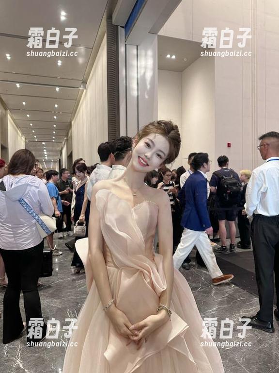 秀人网-小尤奈 秀人网 - 小尤奈的死库水娇美套图,免费为你呈现清澈的夏日风情!