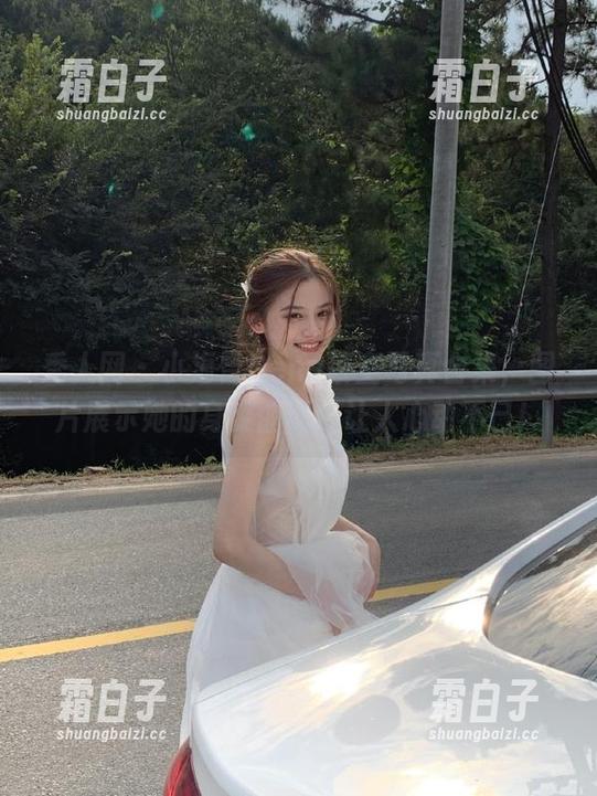 秀人网 - 小海臀Rena镂空写真合集，图片展示她的身姿曲线，让人心动不已！