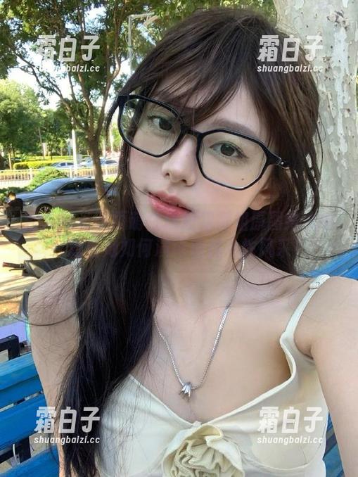 秀人网-张雨萌 秀人网 - 张雨萌性感短裙御姐原图抢先看,观看她如何演绎现代女性风采!