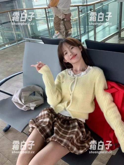 秀人网 - 林若凡F的女友写真原图分享，捕捉青春的美好瞬间与无尽回忆