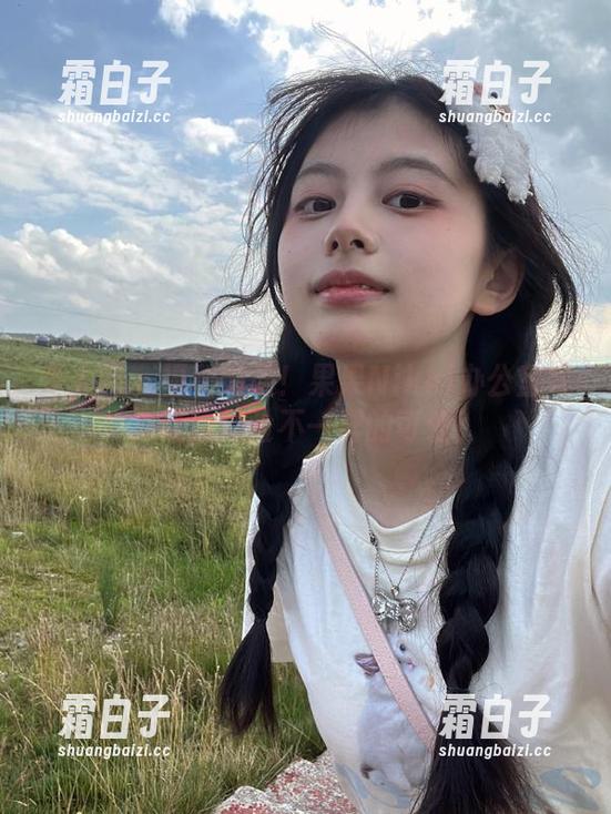 秀人网 - 福利爆棚！果果Nikki办公室写真让你体验不一样的可爱！