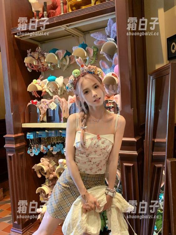 秀人网 - 沈青黛泳装写真作品集，带你畅游清凉夏日的梦幻