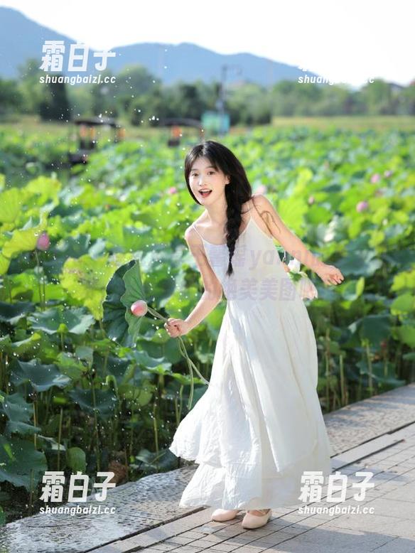 秀人网-王馨瑶yanni 秀人网 - 在线尽享王馨瑶yanni的美足艺术,来看看她的绝美美图吧!