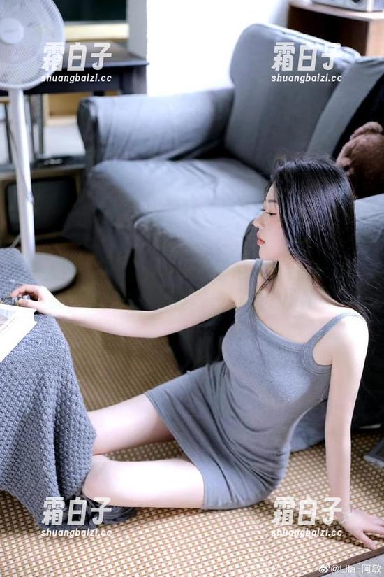 秀人网 - 白白Alina比基尼写真合集：绝美风景+免费原图，一场视觉的盛宴