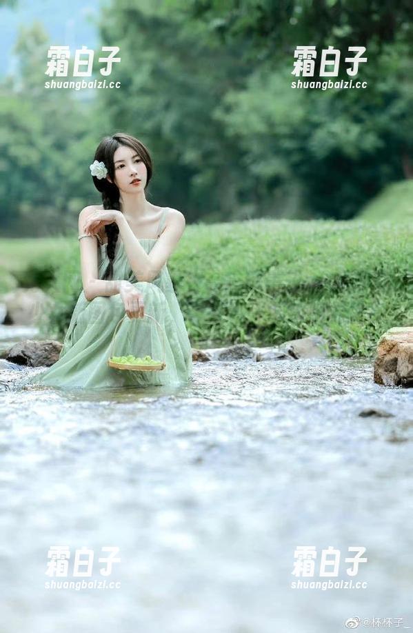 秀人网 - 甜美风暴来袭！糯美子mini萝莉少女新图包更新，带来不一样的视觉盛宴！