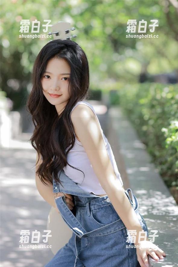 秀人网 - 神秘白裙与糯美子mini：走入她的写真资源作品集