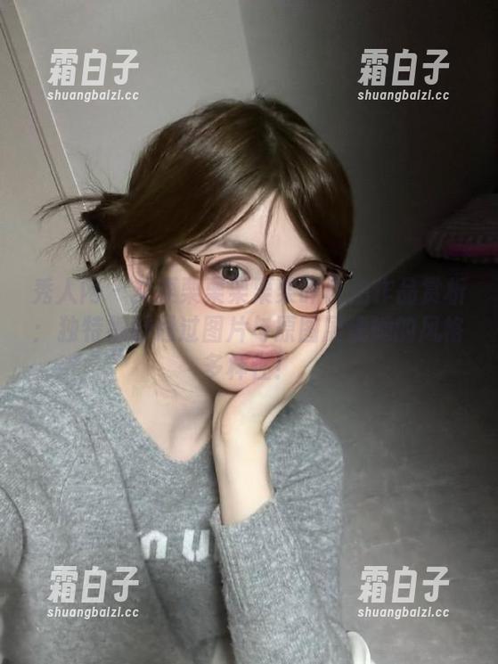 秀人网 - 艾栗栗栗栗栗栗吖自拍作品赏析：独特视野通过图片与原图展现她的风格多样性！