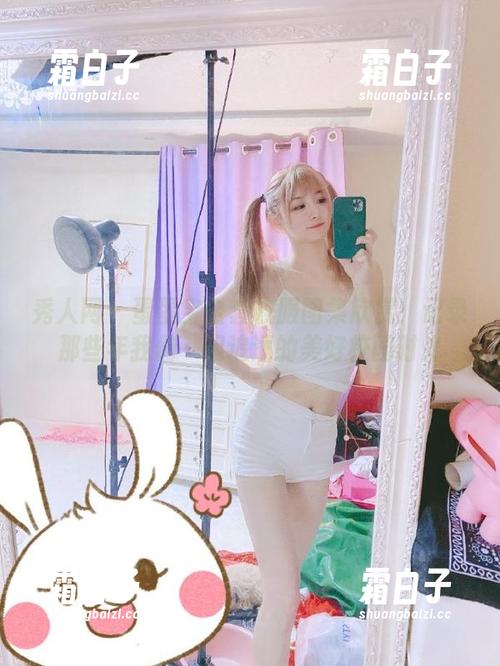 秀人网 - 蛋蛋宝全套校服图集欣赏：记录那些年我们一起追逐的美好校园时光