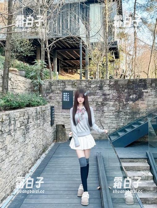 秀人网 - 蛋蛋宝邀你在线欣赏她在天台上的独特写真作品