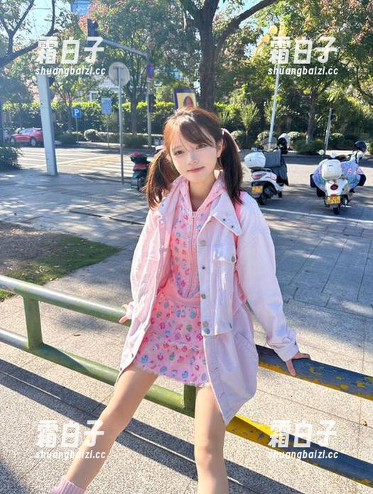 秀人网 - 谭小灵女孩视觉盛宴：作品集与震撼原图一网打尽