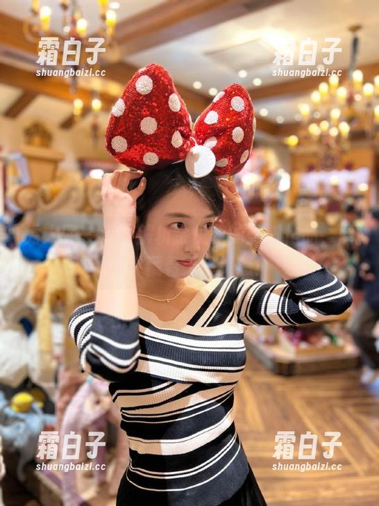 秀人网 - 深度解析金悦汐的美脚作品，图库中藏着无尽灵感！