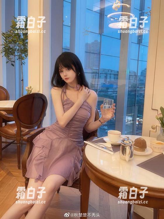 沉醉于秋楚楚不秃头的裸足写真，图库下载为你带来独特视角