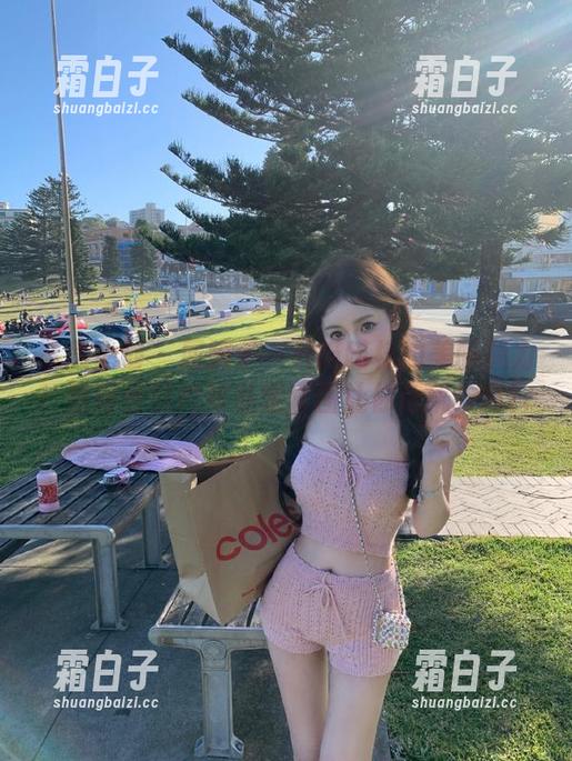 紧急企划 - 屈服于一只喵喵梓的美丽魅力！独特丝袜内部私定套图让你意犹未尽！