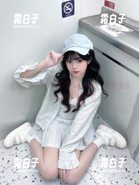 紧急企划 - 小恩毛衣私拍图集，演绎优雅与舒适的完美邂逅