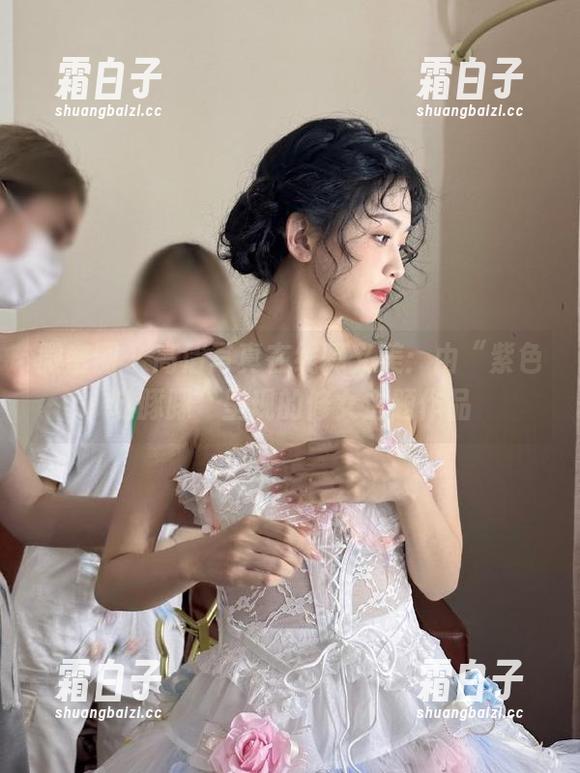 微密圈 - 高清写真在线释义美：由“紫色哒豚豚”呈现的修女主题作品