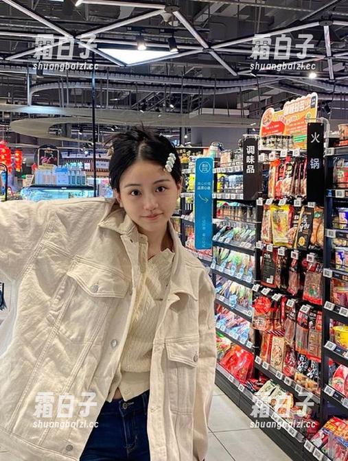 美媛馆 - 探索Angela小热巴的秘书风格：绝美壁纸合集尽在这里