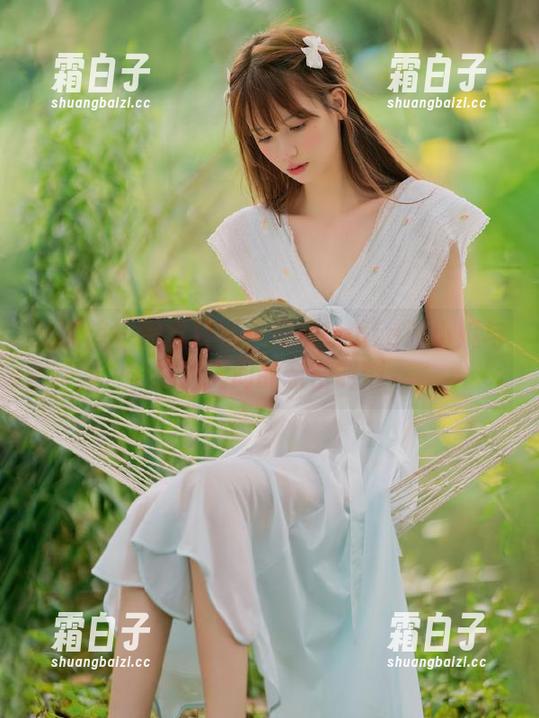 美媛馆 - 图集精选：探索Laura张小妮与妹妹之间的亲密时刻