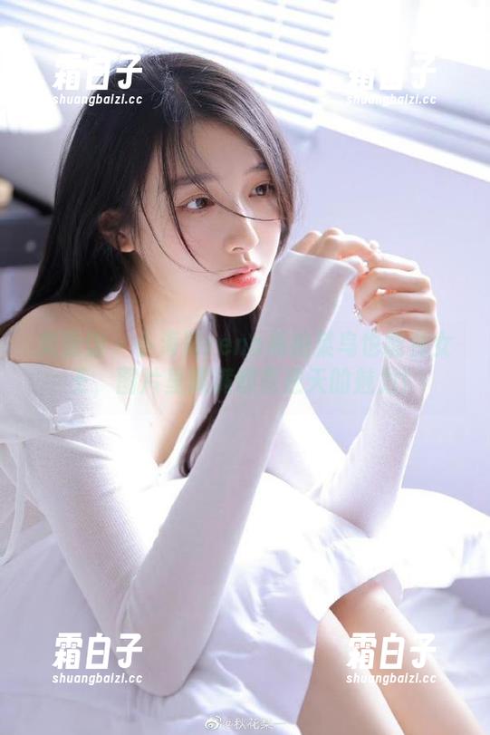 美媛馆 - 小海臀rena私拍菜鸟也能变女王，图片里满满都是逆天的魅力！