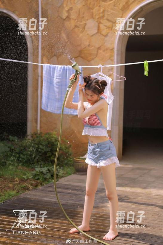 美媛馆 - 探索绮里嘉Carina的水手服写真精选，感受她的优雅与时尚碰撞
