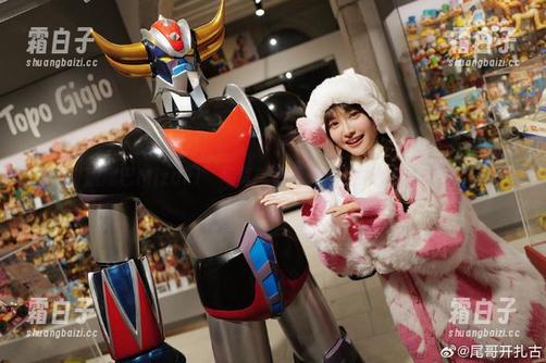 脱尾巴Mizuki 精选“脱尾巴Mizuki”写真:裤里丝作品中的美图与照片赏析