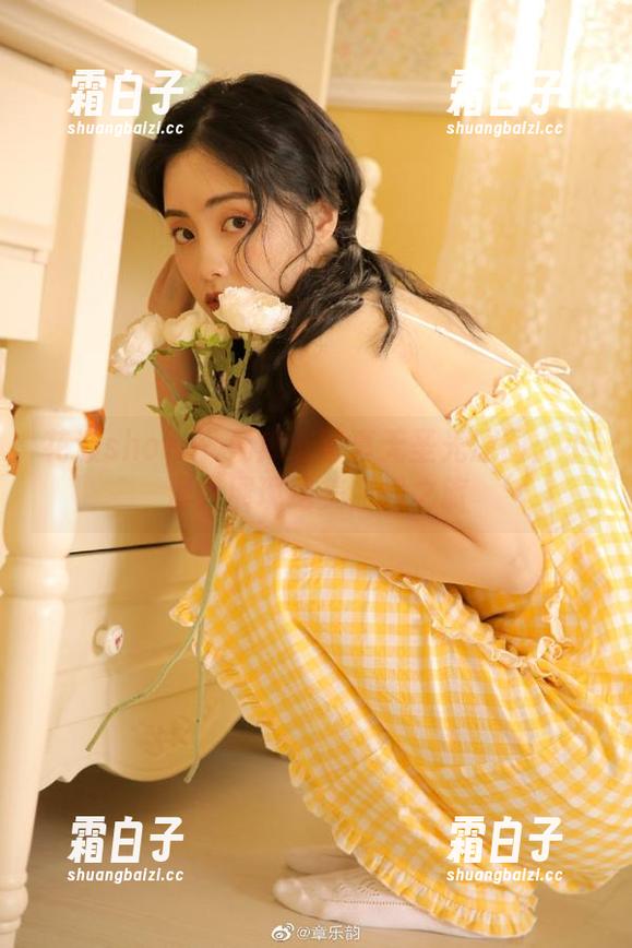 花漾show - 死库水写真无圣光原图：小海臀展现绝美曲线之旅